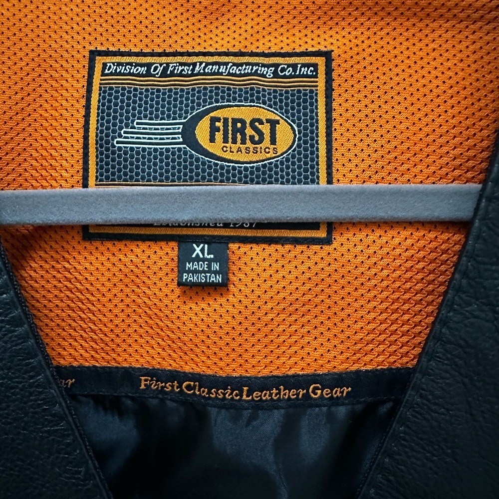 First Classics Black Leather Motorcycle Vest – XL - Picture 5 of 16